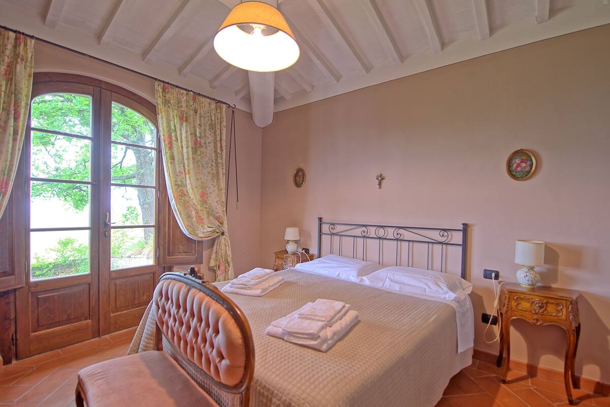 Apartamento panorâmico, 2 quartos (Kitchen,Montegufoni 32) | Escrivaninha, berços (sobretaxa), roupa de cama