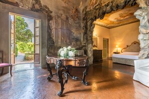 Apartamento panorâmico, 2 quartos (Kitchen,La Grotta) | Escrivaninha, berços (sobretaxa), roupa de cama