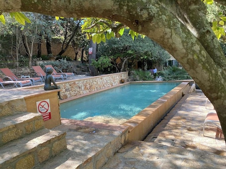 2 outdoor pools, sun loungers