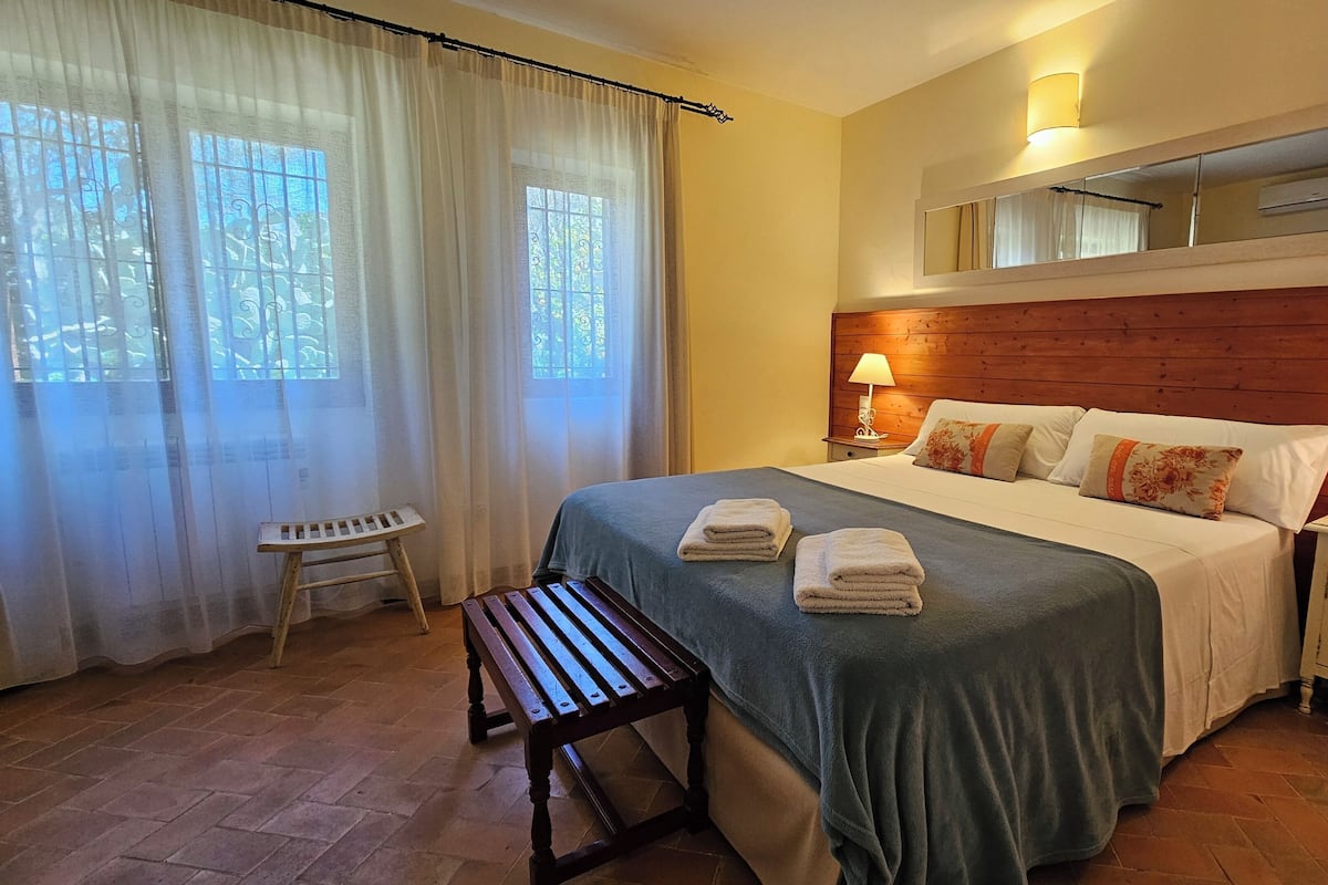 Habitación Premium doble, vistas al jardín | Cortinas opacas, wifi gratis, ropa de cama