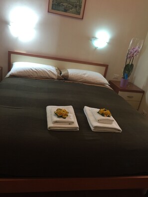 Schreibtisch, kostenloses WLAN