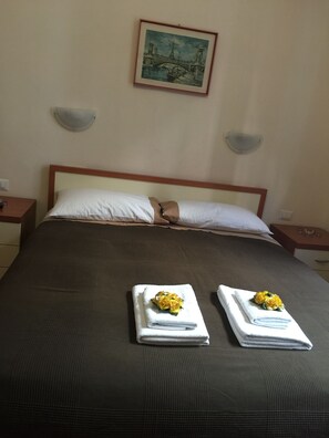 Doppelzimmer, Gemeinschaftsbad | Schreibtisch, kostenloses WLAN