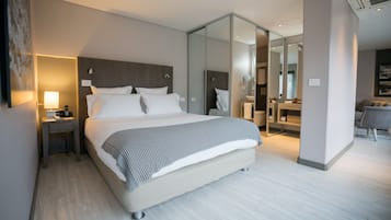 Executive Suite, 1 Queen Bed | 1 bedroom, premium bedding, in-room safe, desk