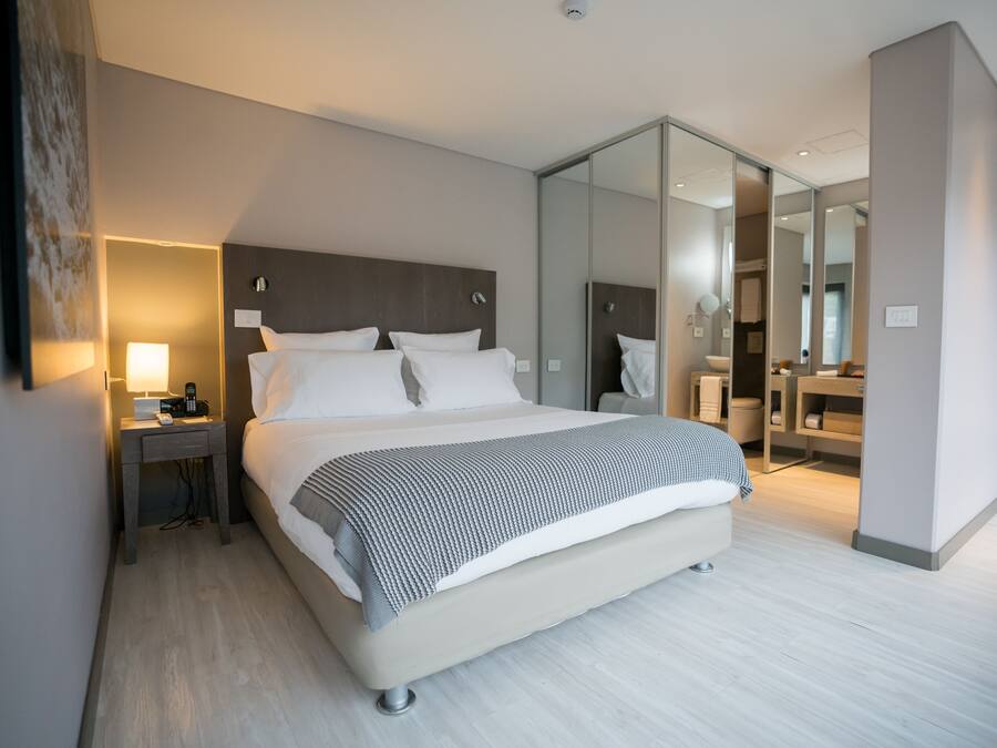 Executive-Suite, 1 Queen-Bett | Hochwertige Bettwaren, Zimmersafe, Schreibtisch, schallisolierte Zimmer