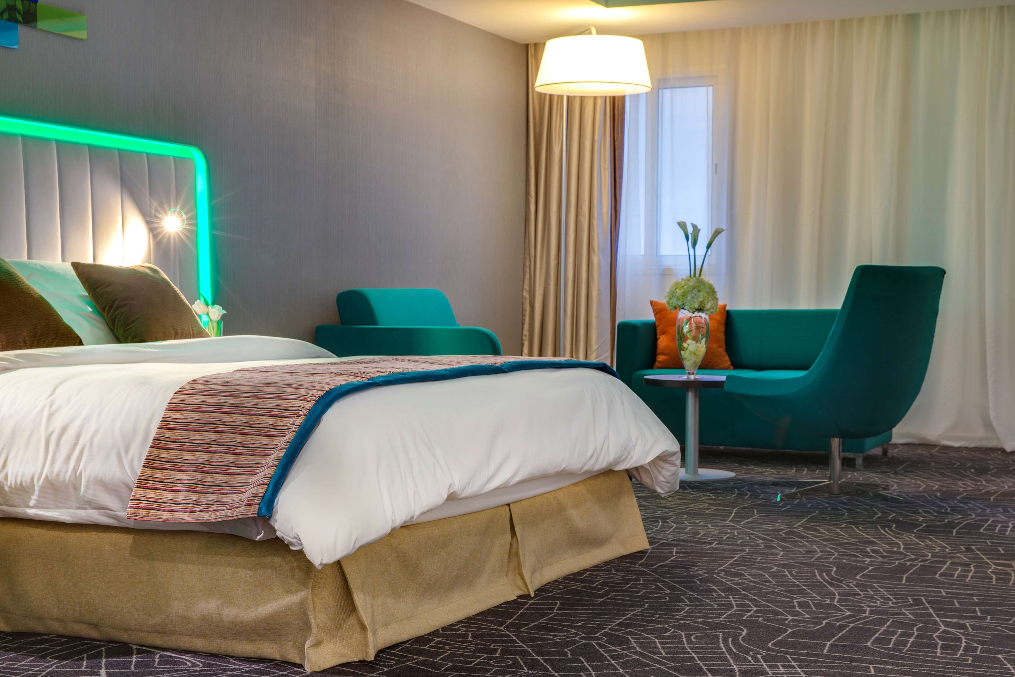 Superior Room | Minibar, in-room safe, desk, laptop workspace