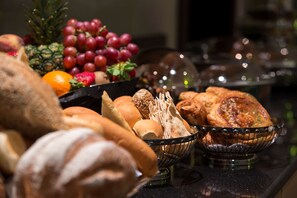 Buffet déjeuner servi tous les jours en supplément