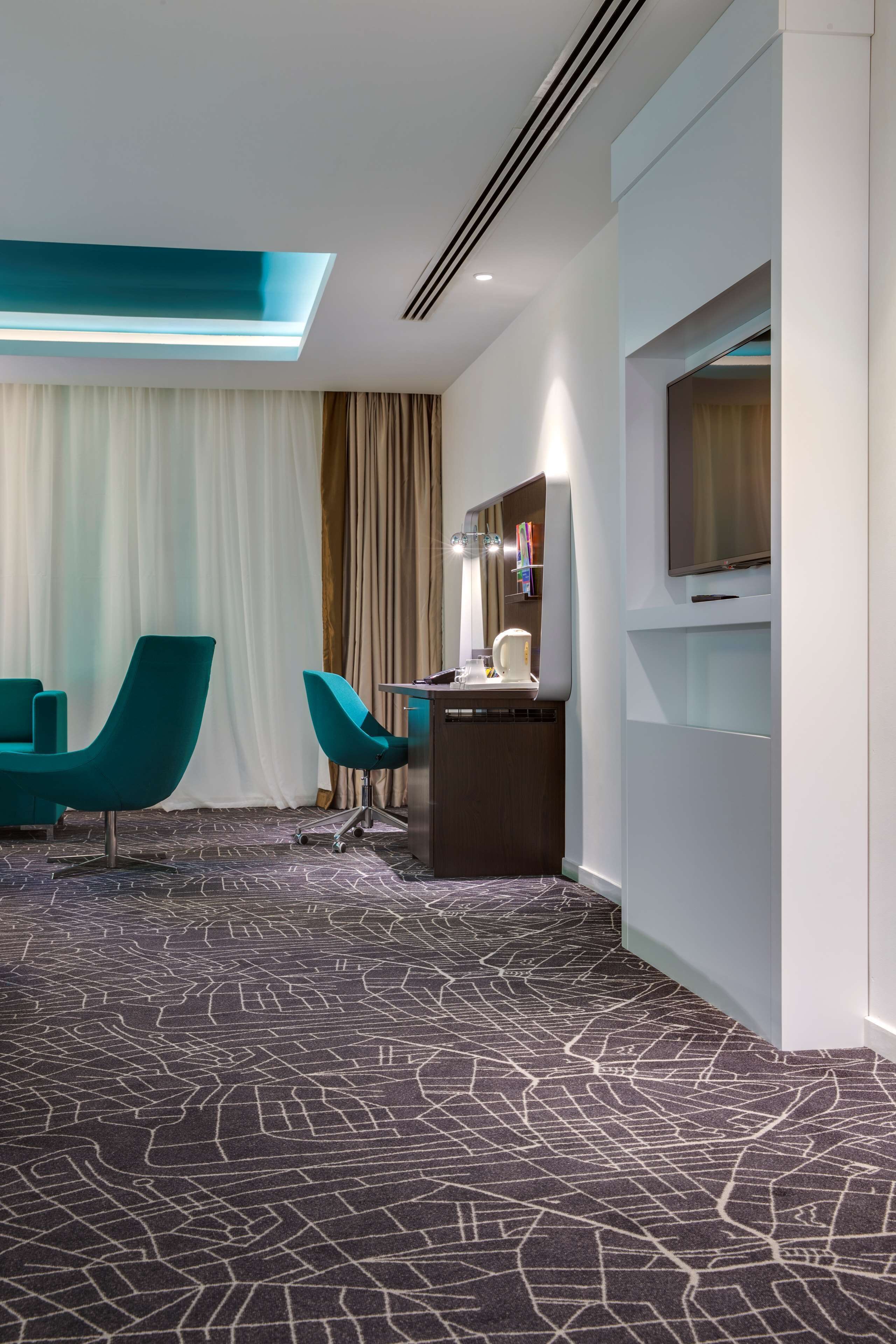 minibar, in-room safe, desk, laptop workspace