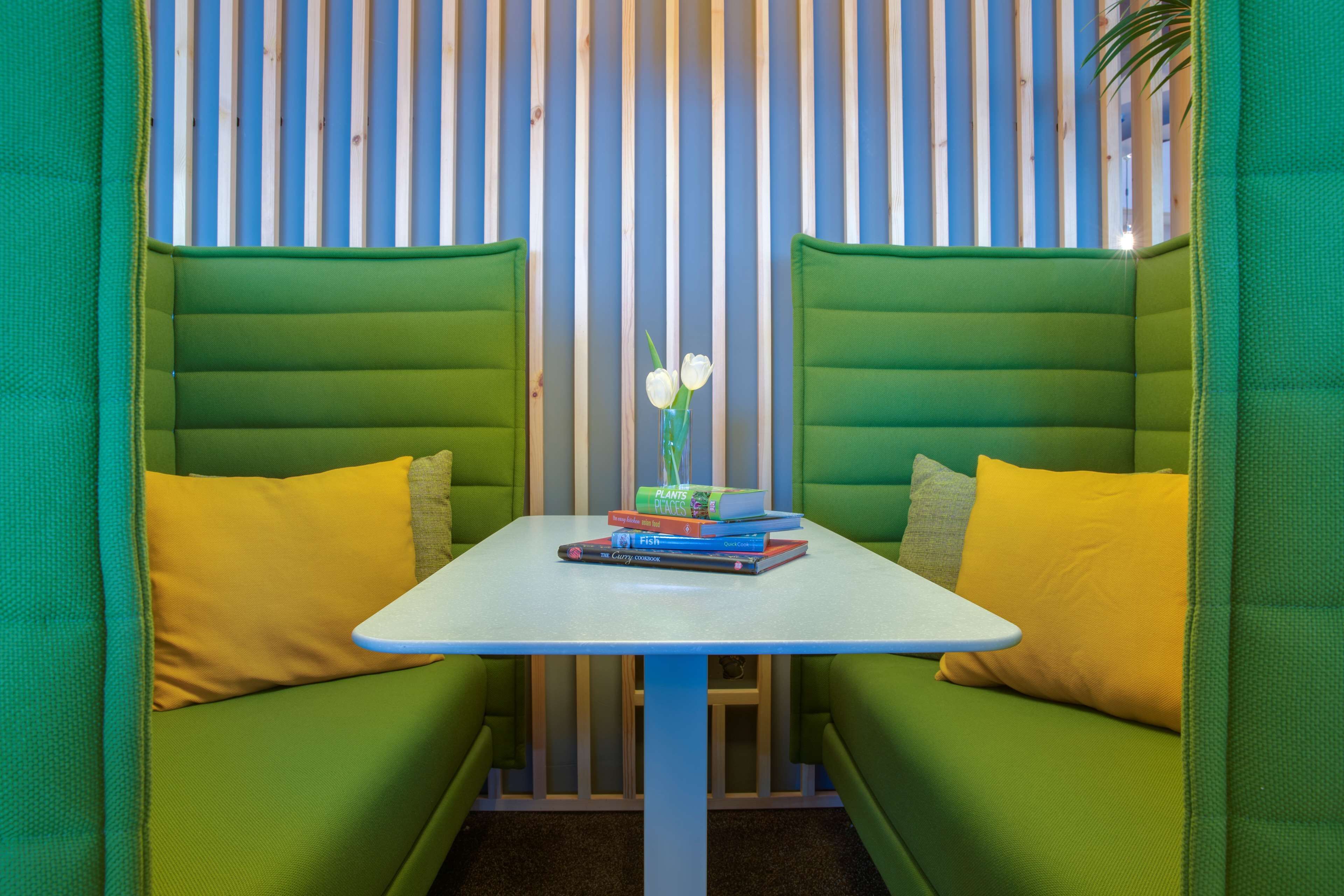 breakfast, lunch, dinner served; international cuisine