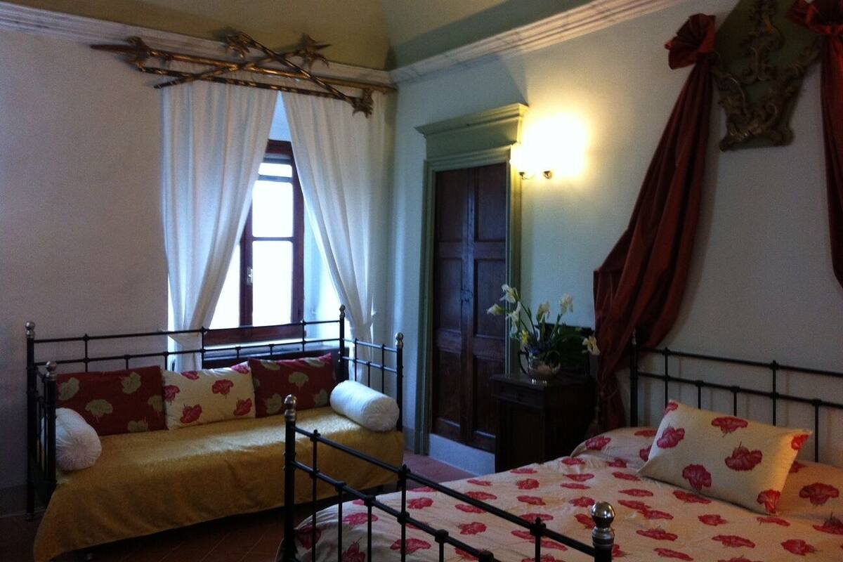 Classic Triple Room | Down duvets, blackout curtains, free WiFi, bed sheets