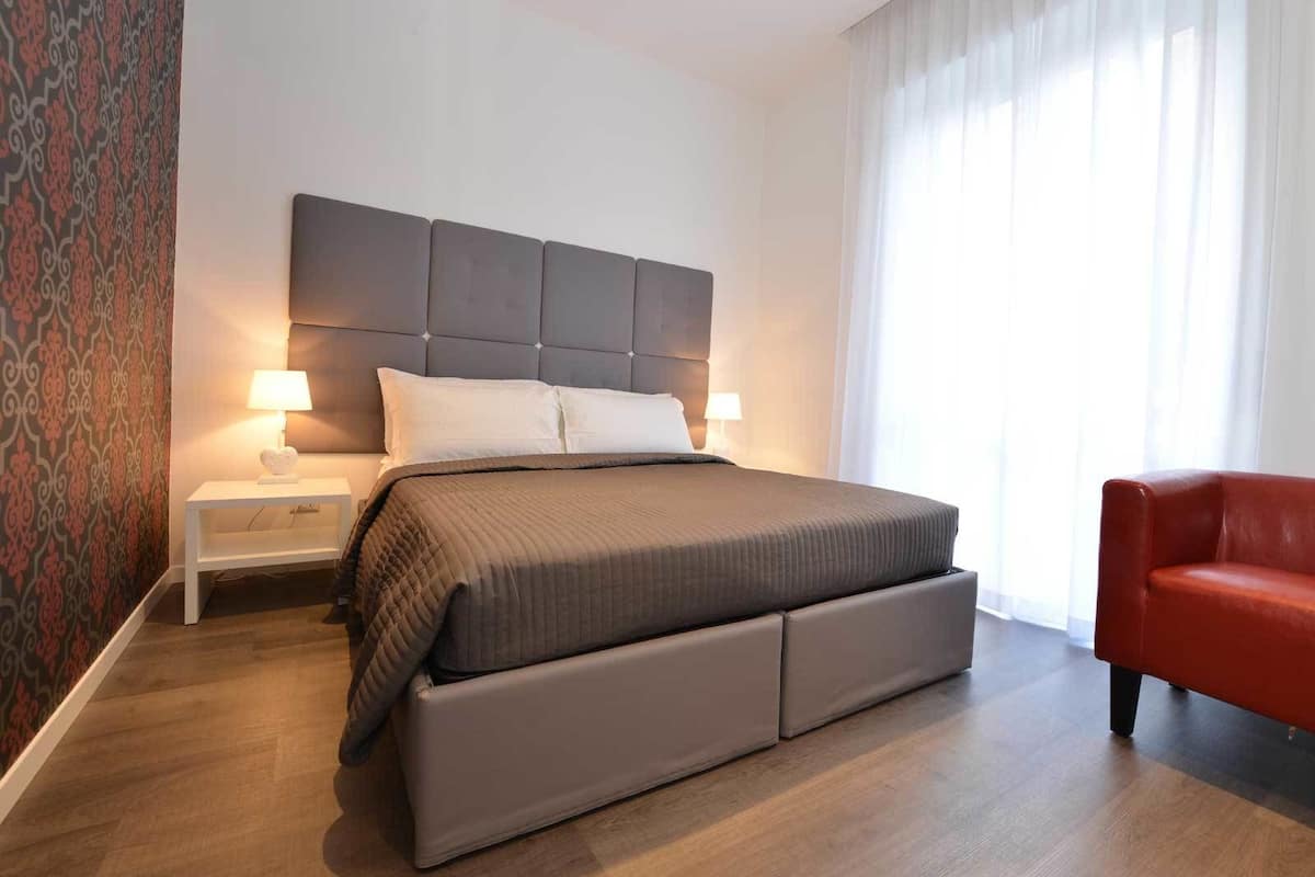 1 bedroom, minibar, desk, soundproofing