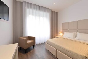 1 Schlafzimmer, Minibar, Schreibtisch, schallisolierte Zimmer