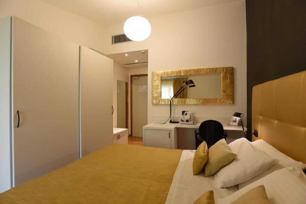 minibar, in-room safe, individually furnished, desk