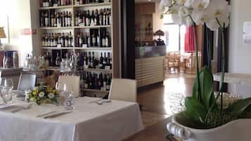 Lunch, dinner served; Regional cuisine, ocean views
