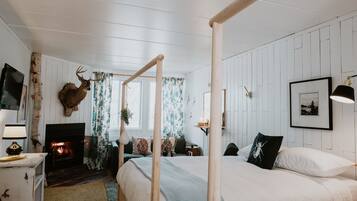 Quarto standard, 2 camas Queen | Roupas de cama premium, edredons de pluma, quartos à prova de som