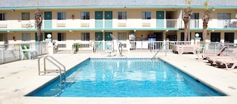 Coconut Grove Motor Inn