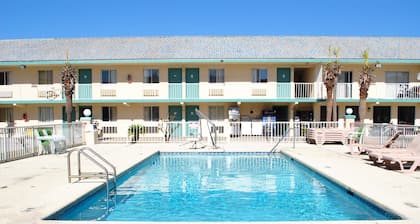 Coconut Grove Motor Inn