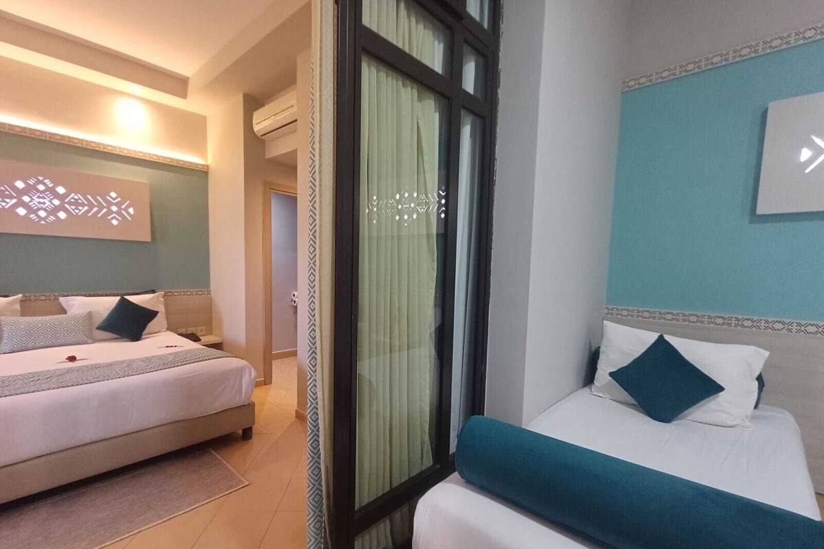 Standard Quintuple Room | Minibar, in-room safe, desk, free WiFi