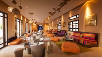 3 bars/lounges, 3 poolbars