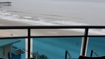 Condo, 2 habitaciones, hidromasaje, vista al océano | Balcón
