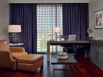 Egyptian cotton sheets, premium bedding, in-room safe, desk at Sonesta Bee Cave Austin Hill Country