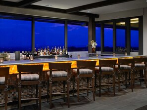 Serves dinner and happy hour - Sonesta Bee Cave Austin Hill Country (Austin)