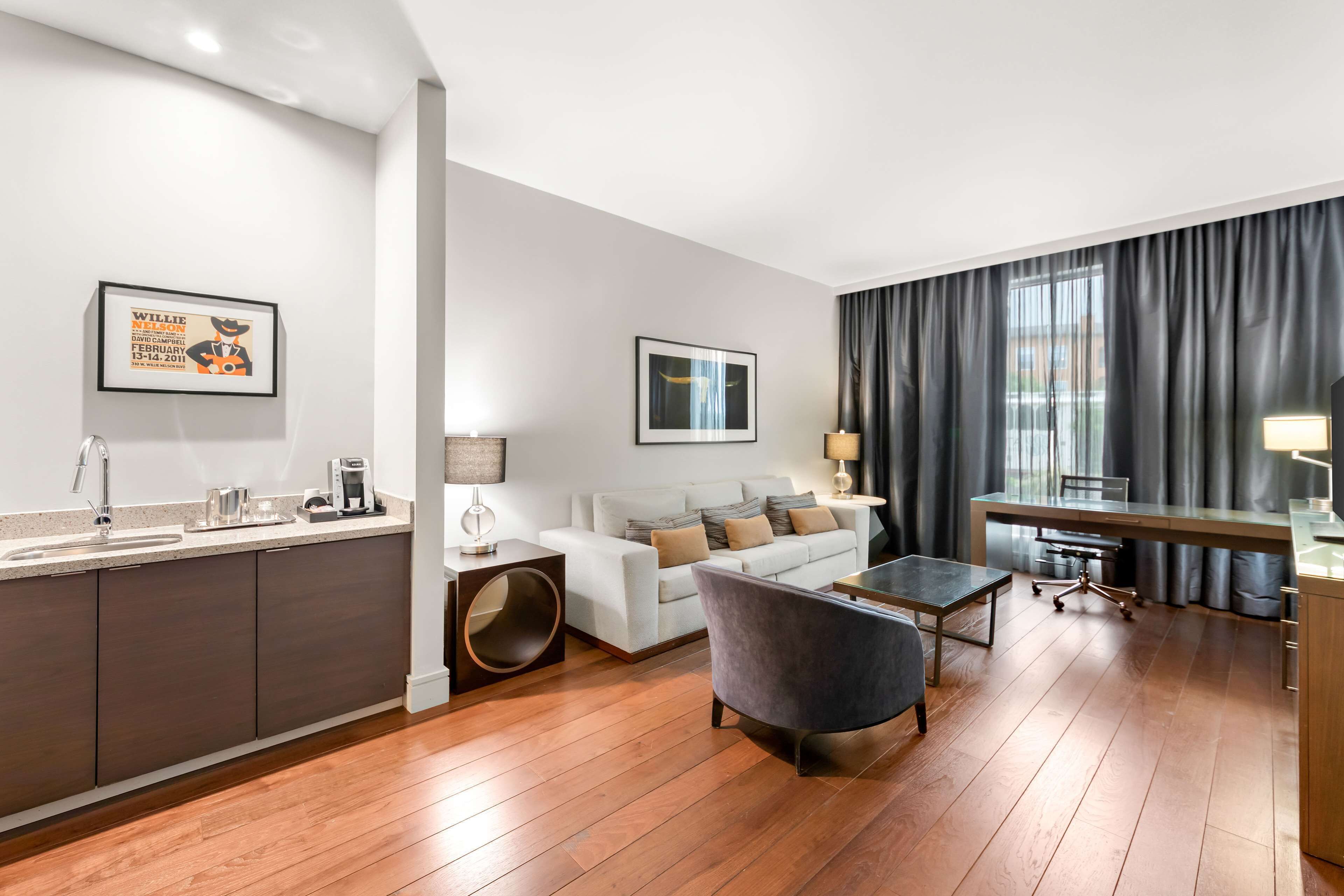 Egyptian cotton sheets, premium bedding, in-room safe, desk