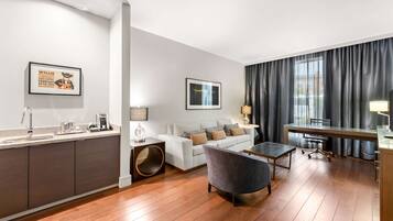 Egyptian cotton sheets, premium bedding, in-room safe, desk