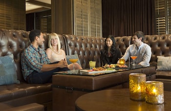 Serves dinner and happy hour at Sonesta Bee Cave Austin Hill Country