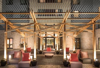 BBQ/picnic area at Sonesta Bee Cave Austin Hill Country