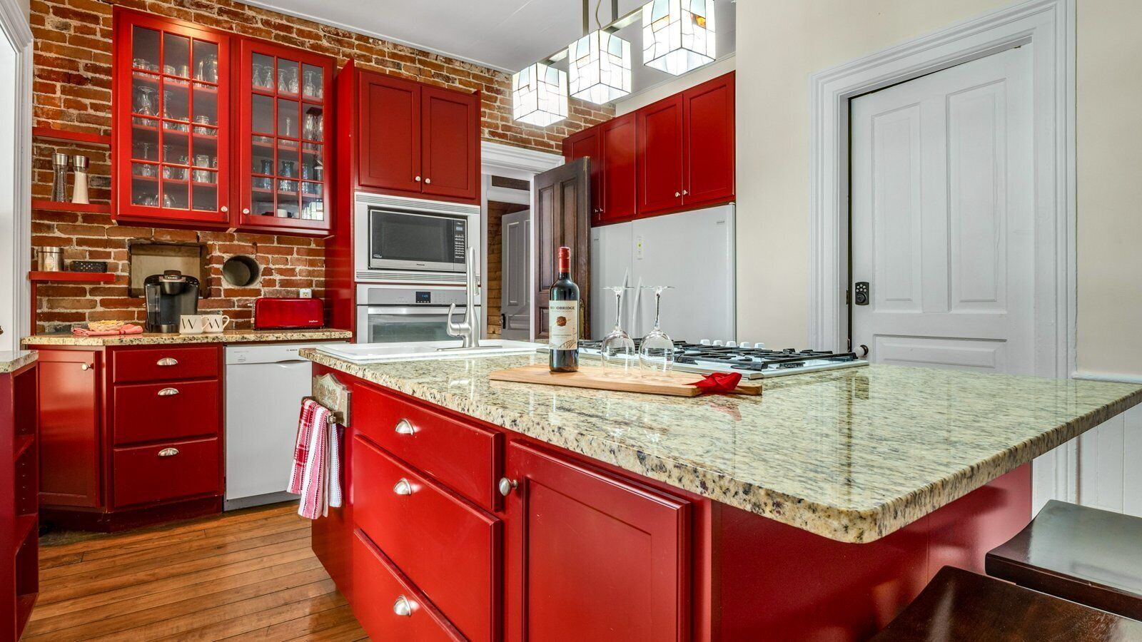 스탠다드룸 | 공용 주방 | 대용량 냉장고, 전자레인지, 오븐, 식기 세척기