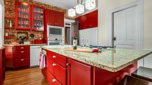 Standard Room | Shared kitchen - The Woodbridge House (Kingsville)