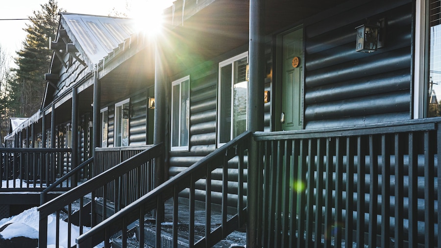 Wolfjaw Lodge