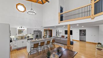 Tabla de planchar con plancha, wifi gratis y ropa de cama