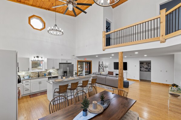 Iron/ironing board, free WiFi, bed sheets - Wolfjaw Lodge (Wilmington)