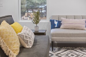 Iron/ironing board, free WiFi, bed sheets - Wolfjaw Lodge (Wilmington)