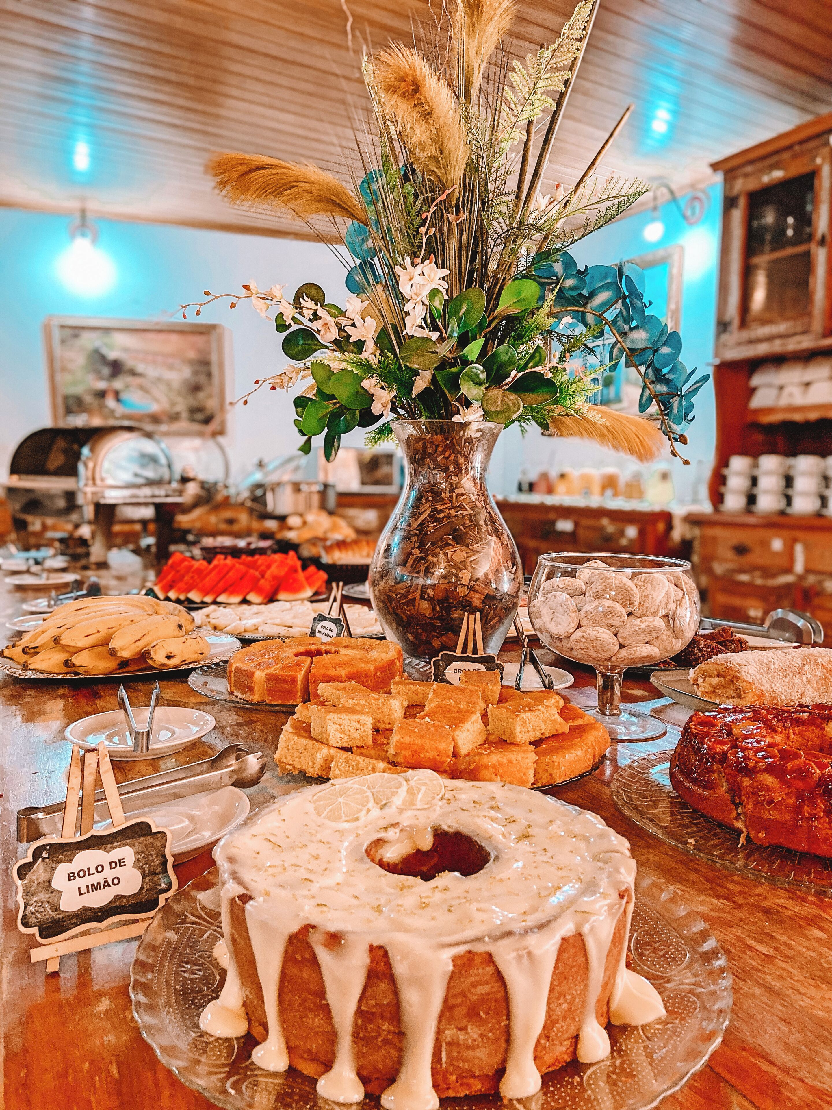 Café da manhã com buffet grátis todos os dias