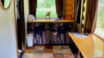 The Big Deck Moose | Garden view