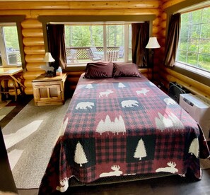 The Big Deck Moose | Premium bedding, individually decorated, individually furnished - Meandering Moose Lodging (Talkeetna)