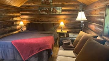 Cozy Moose Cabin (No Running Water) | Living area | Books
