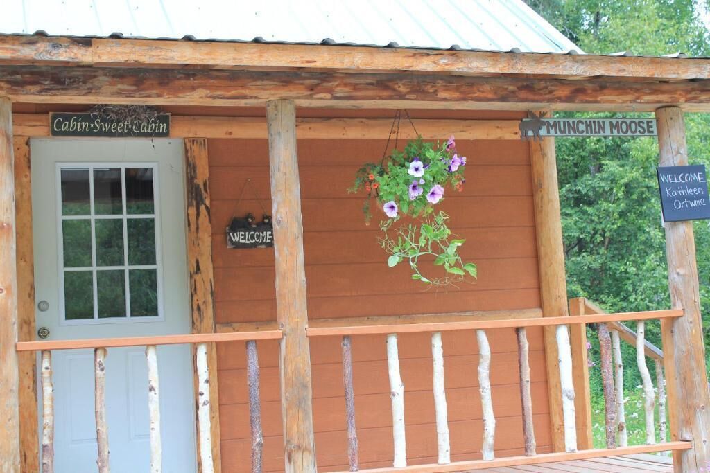 Cabaña básica (Munchin Moose Cabin ) | Ropa de cama de alta calidad y decoración personalizada 