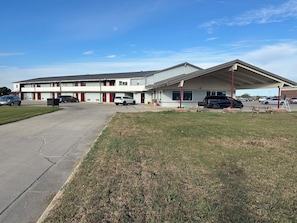 Exterior - Budget Inn Motel Storm Lake (Storm Lake)