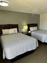 Escritorio, wifi gratis y ropa de cama 