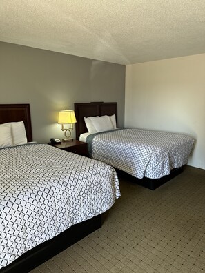 Desk, free WiFi, bed sheets - Budget Inn Motel Storm Lake (Storm Lake)