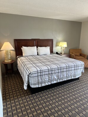 Habitación estándar, 1 cama King size | Escritorio, wifi gratis y ropa de cama 