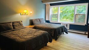Room, 2 Queen Beds, Non Smoking, Kitchen - Capital O Swan Inn Comstock Park (Comstock Park)
