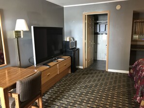 Standard-Doppelzimmer, 2 Queen-Betten | Schreibtisch, Bügeleisen/Bügelbrett, kostenloses WLAN, Bettwäsche