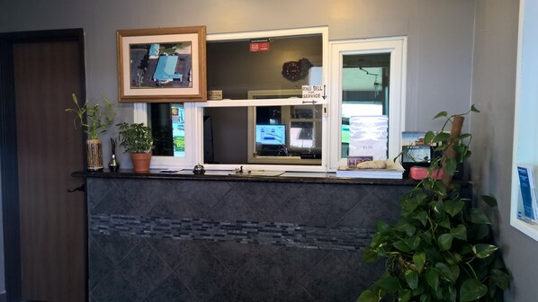 Lobby - Economy Inn Motel (Marshalltown)