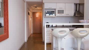 Apartment, 1 Bedroom | Private kitchen | Full-size fridge, microwave, oven, stovetop