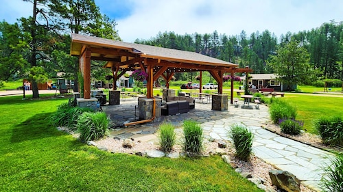 Black Elk Resort Cottages and RV Park