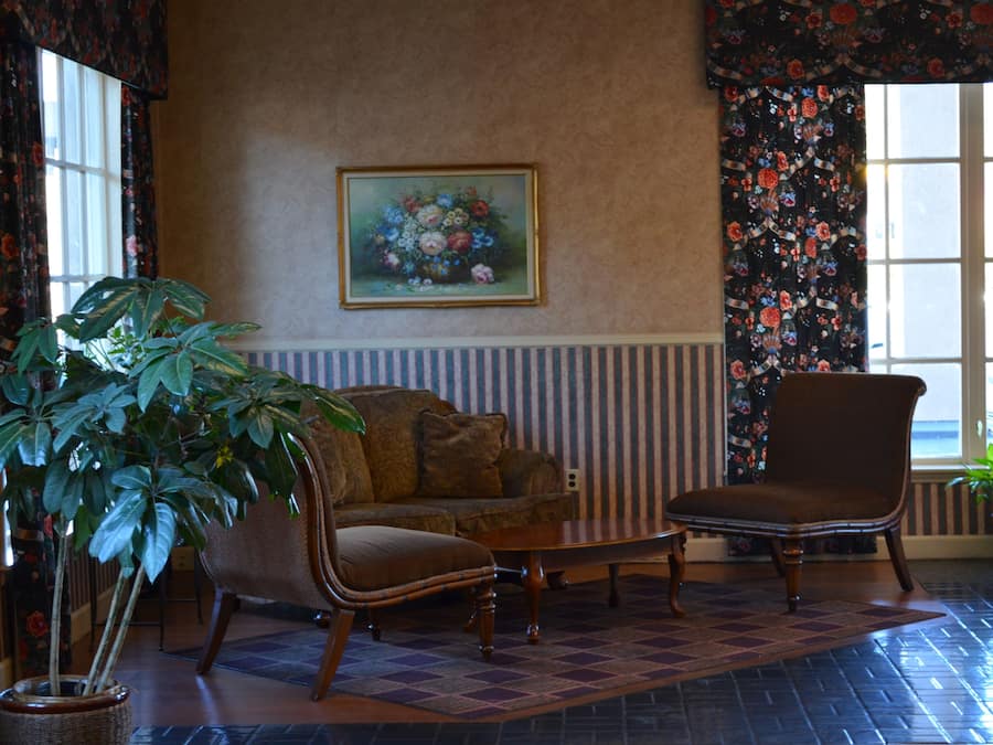 Coin salon dans le hall